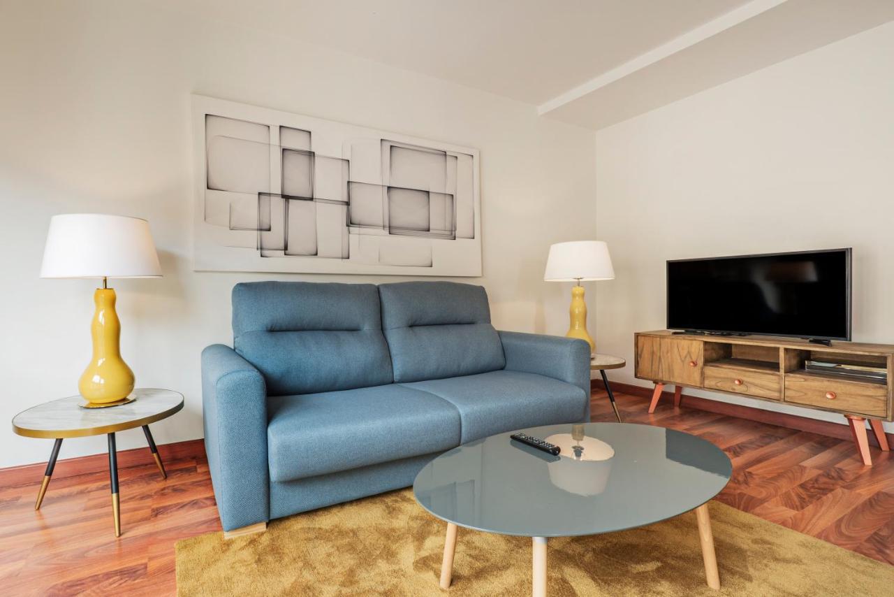 Luxury Apartments In Barrio Palacio Madrid Luaran gambar